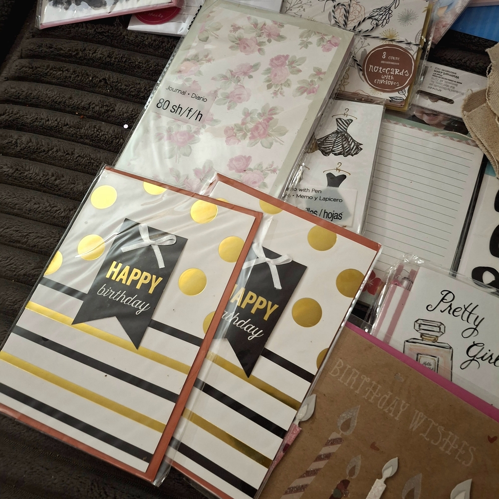 Assorted Greeting Cards Collection - Picture 10 of 10